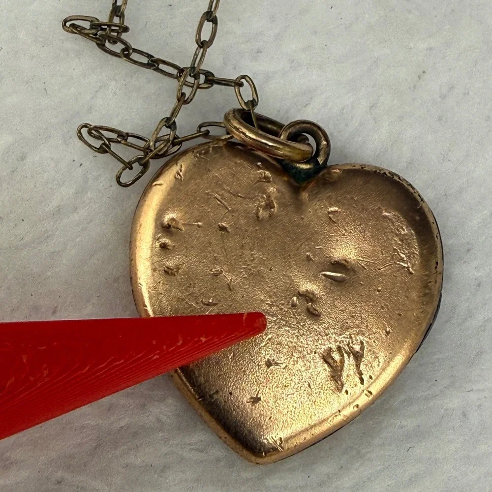Vintage Heart Locket Necklace Gold Filled Horseshoe Engraved Luck  13in Biting
